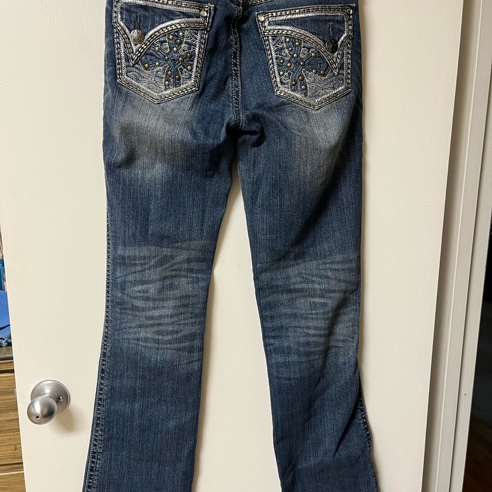 Wrangler Rock 47 Women's Blue Boot Cut Jeans with Embellished Pockets. Size 3/36